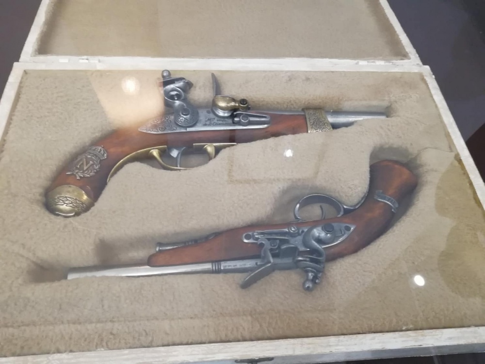 ТЮЗовские пистолеты на пушкинской выставке