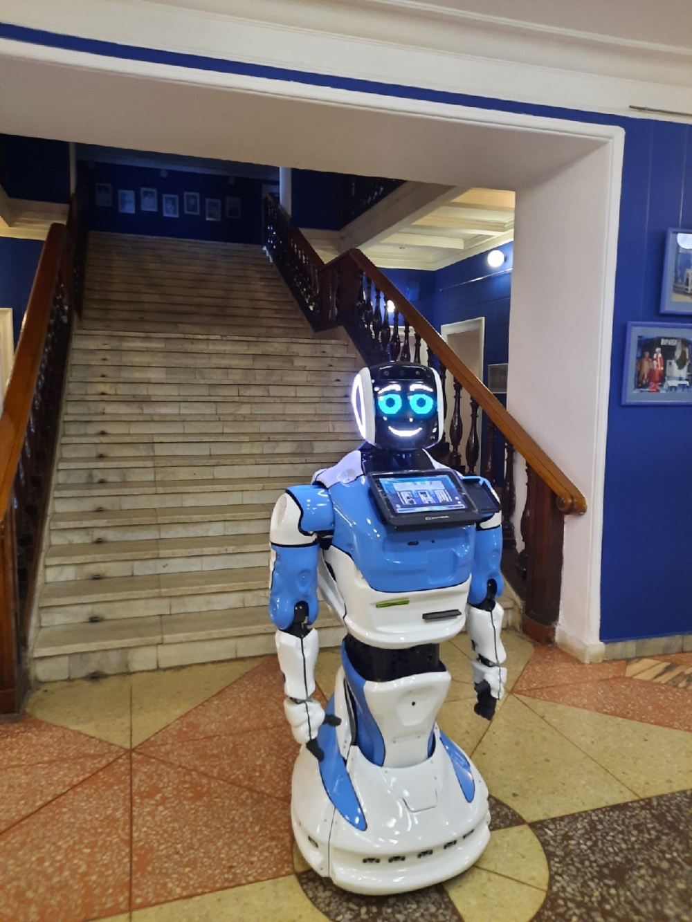В пермском Театре юного зрителя заработал первый в мире робот-конферансье