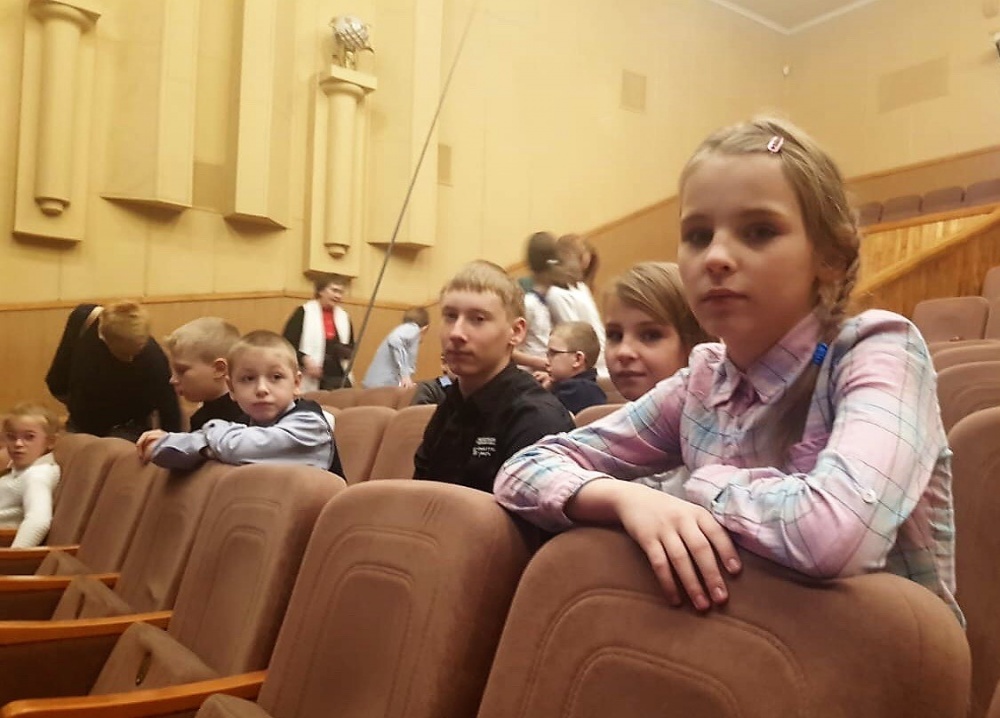 Компания МТС подарила школьникам 40 билетов в Пермский ТЮЗ